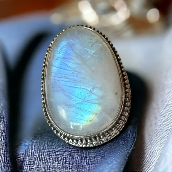 Sterling Silver Rainbow Moonstone Ring (8.75) - Picture 4 of 9